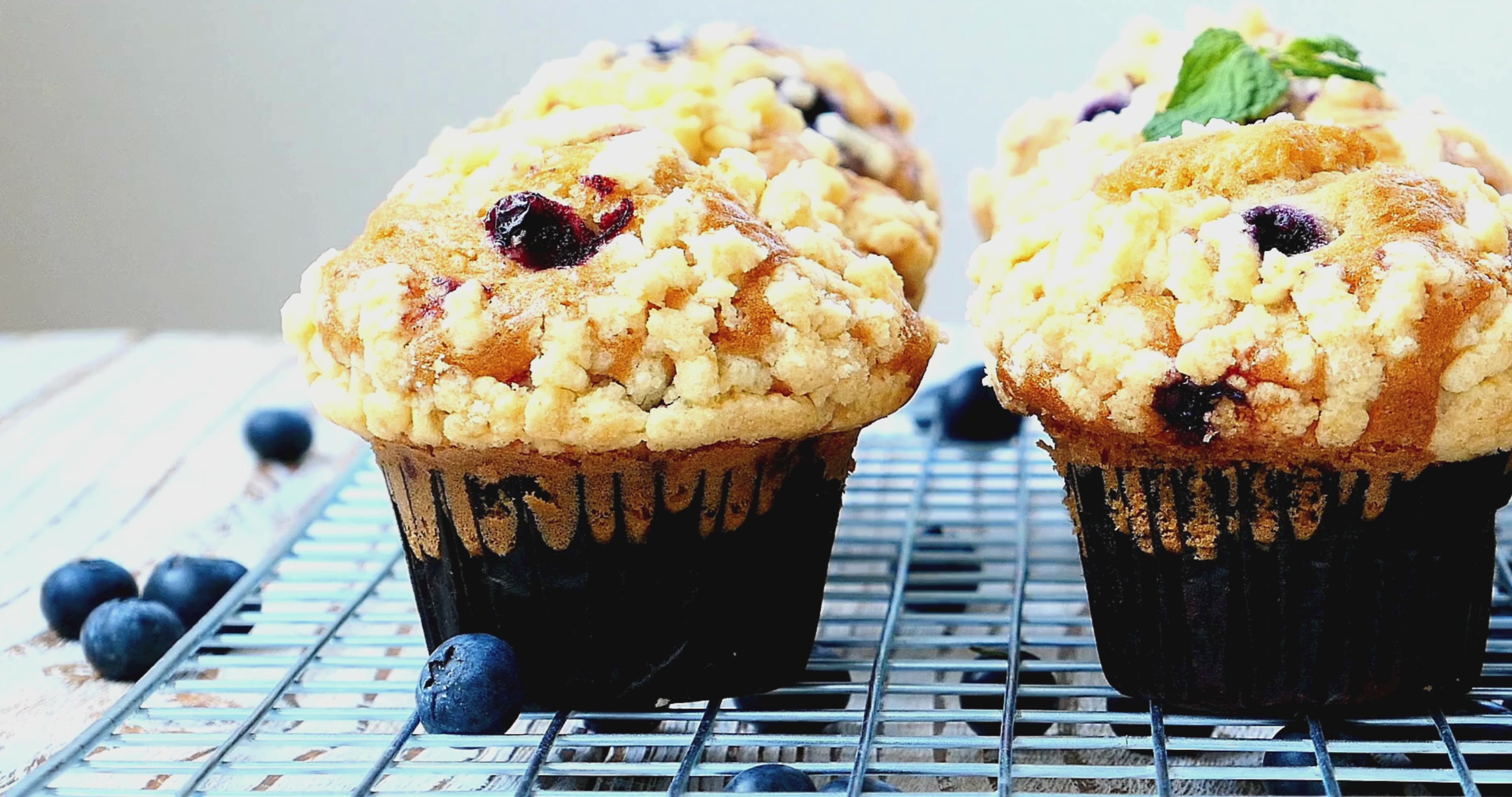 Load video: Sunday Morning scent profile video with blueberry, lemon, milk, butter, and vanilla—like fresh-baked muffins.
