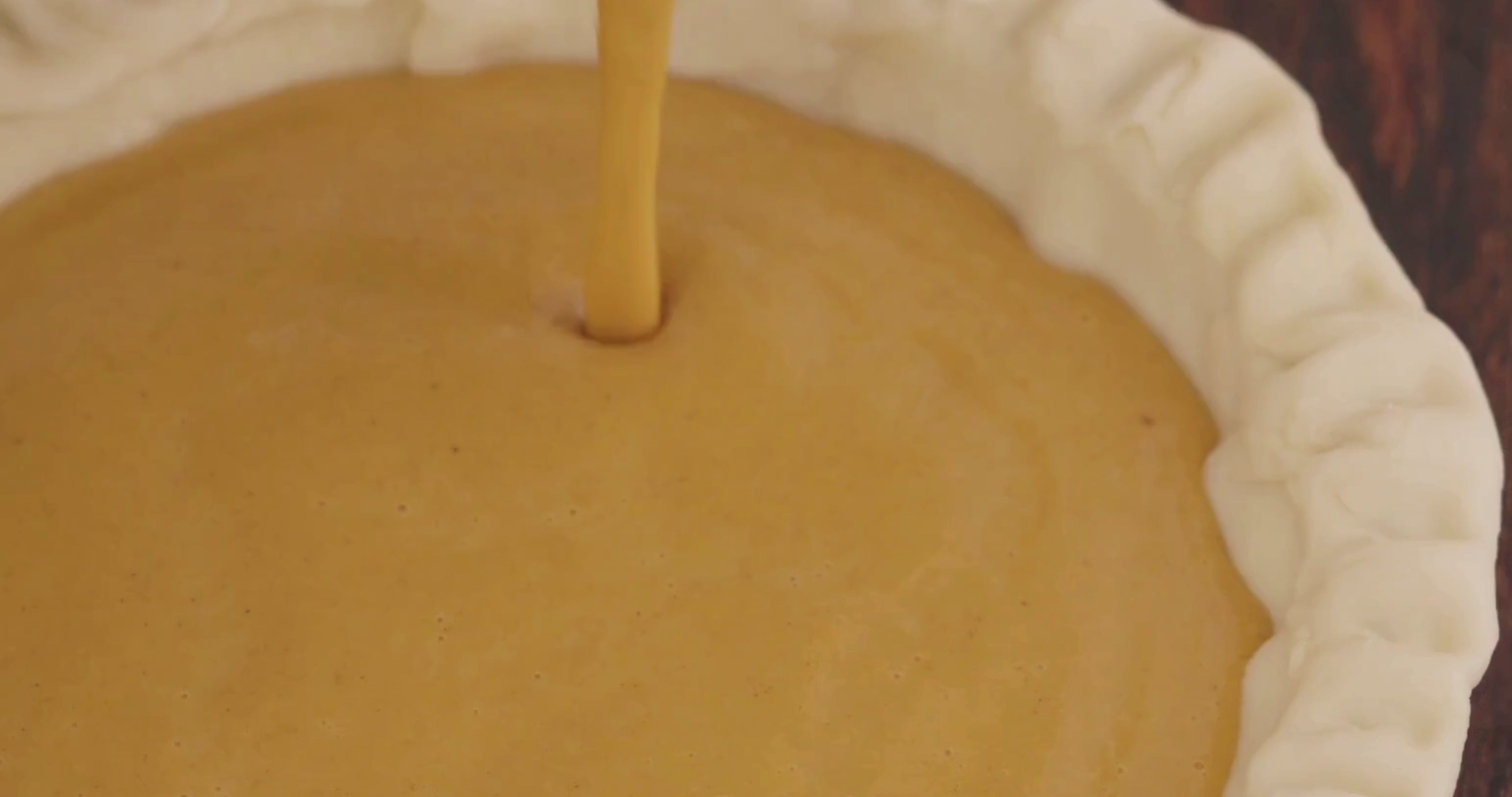 Load video: Pumpkin Spice scent profile video a rich blend of pumpkin, cinnamon, buttery crust, and sweet vanilla. Perfect for crisp autumn nights.